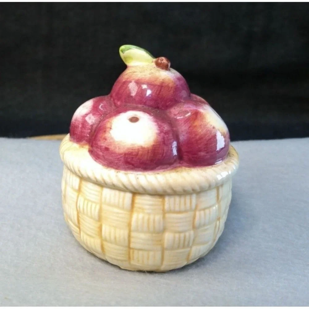 SUSAN WINGET Shaker‎ Adult 8 oz Beige Excellent Farmhouse Apple Basket Ceramic